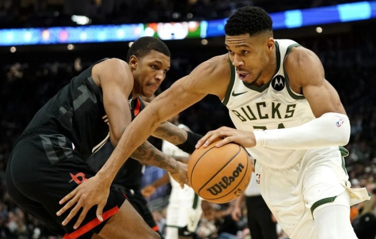 NBA TUESDAY PREVIEW: Bucks riding high as Spurs look to bounce back with Giannis and Wimby out